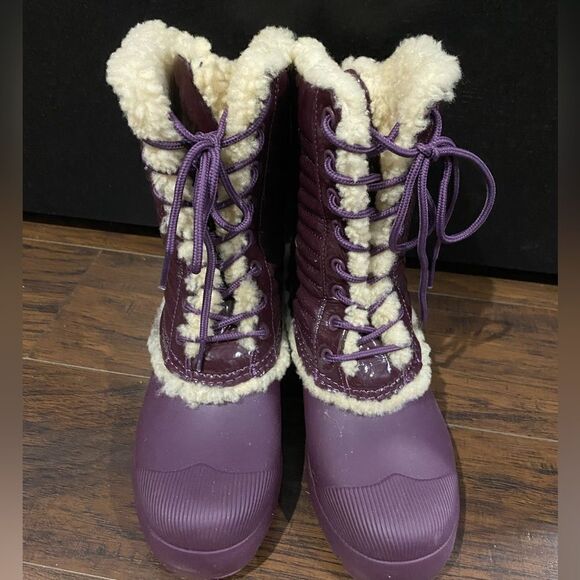 Hunter Snow Burgundy Boots with Fur Lining - Picture 2 of 9